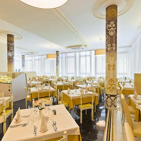 Montecarlo מלון 4*