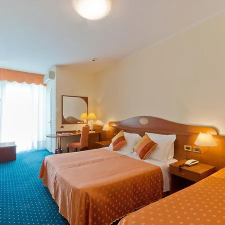Montecarlo מלון 4*