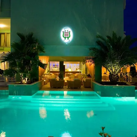 מלון Montecarlo 4*