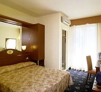 ホテル Montecarlo 4*