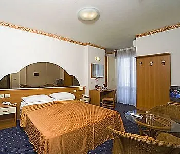 ホテル Montecarlo 4*