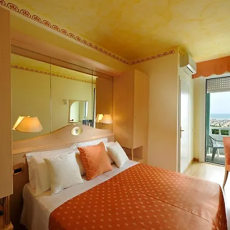 Отель Montecarlo 4*